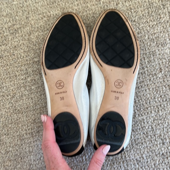 - Chanel Metallic Lambskin flats - Picture 5 of 8